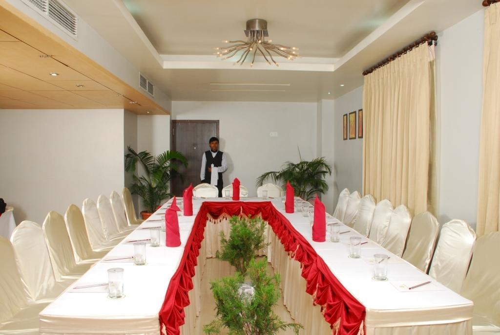 Hotel Kiranshree Portico Guwahati Esterno foto